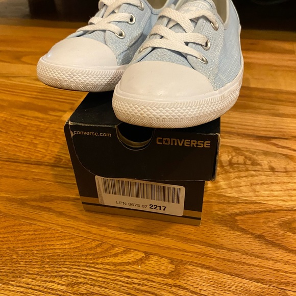 Women converse shoes! Still a good condition - Picture 4 of 5